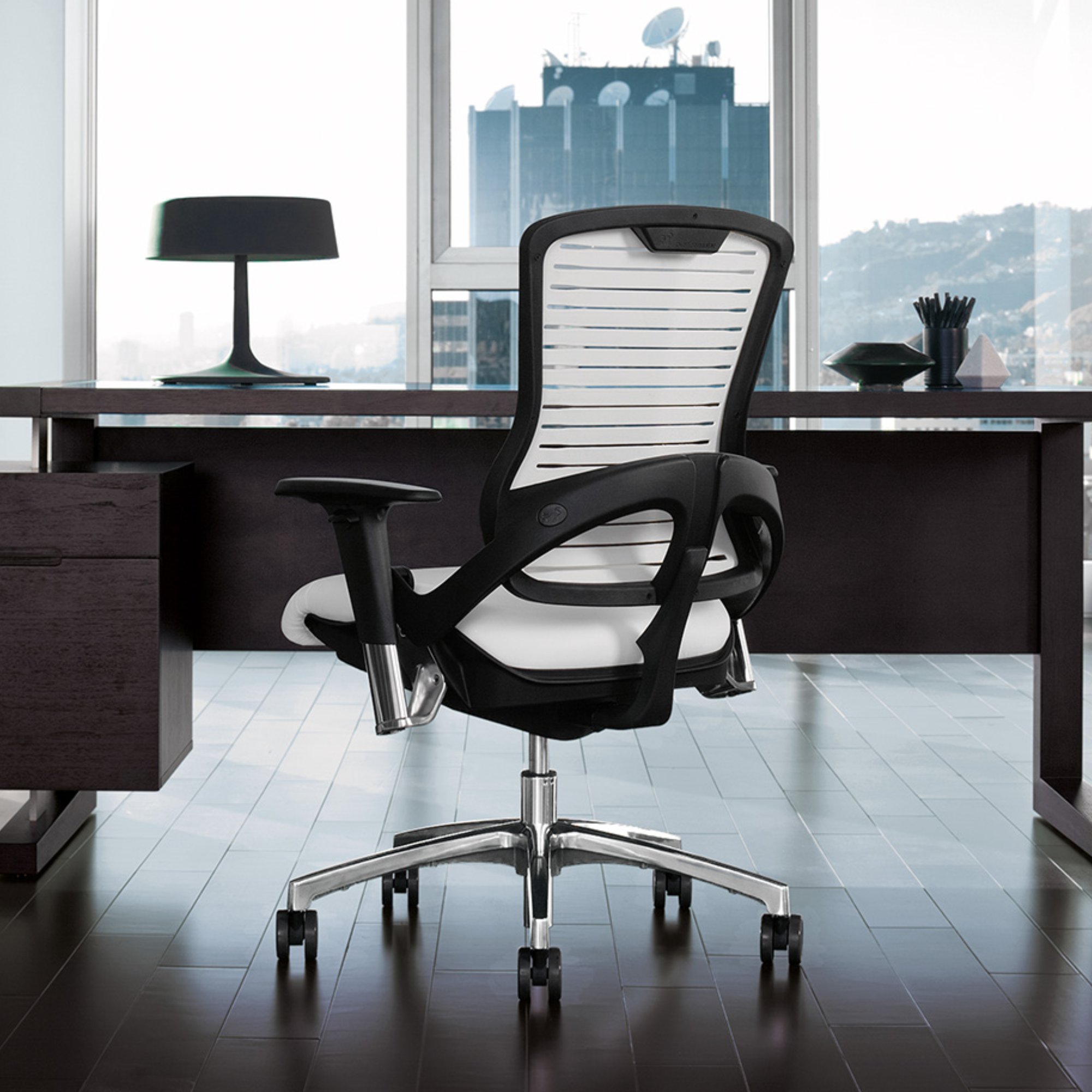 https://www.ergodirect.com/images/ErgoDirect/OM_Seating/16689/alternative/ED-OM5-EX-Gaming-Chair-Tall-Back-Executive-Task-Chair-by-OM-Seating_7.jpg