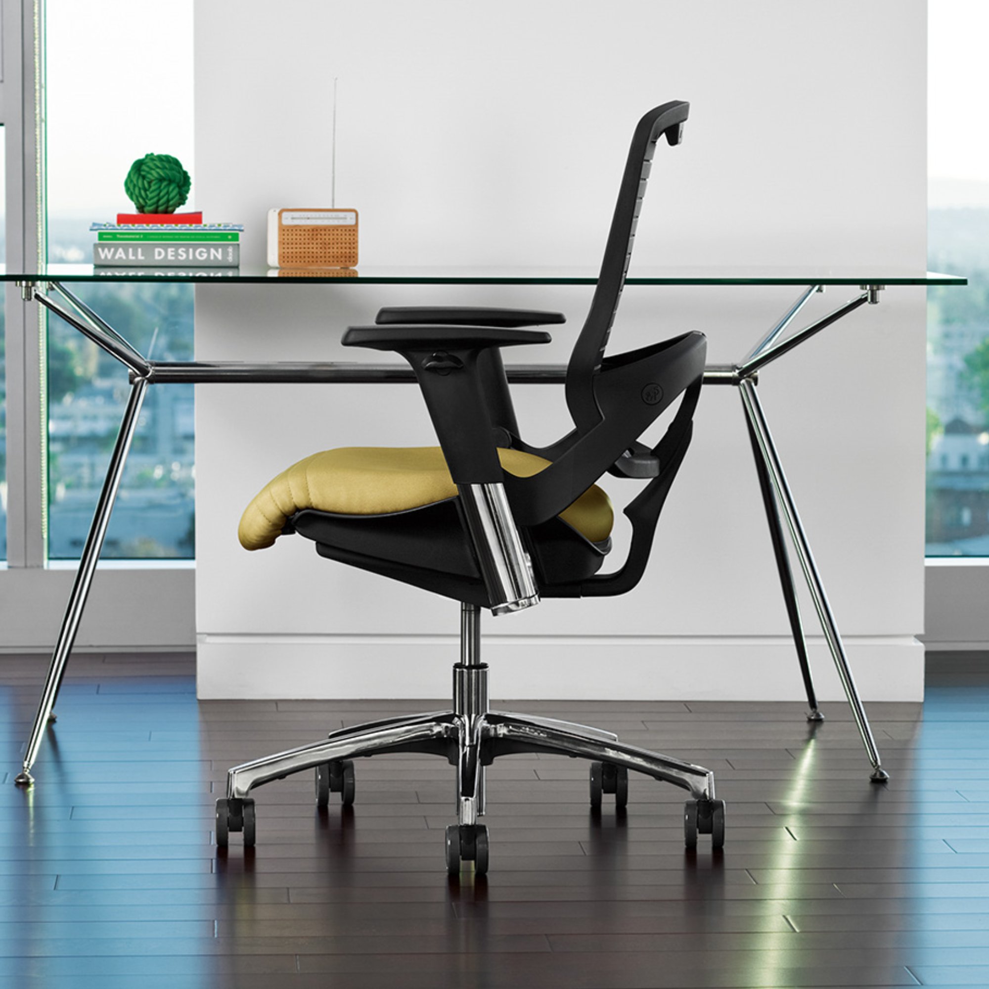 https://www.ergodirect.com/images/ErgoDirect/OM_Seating/16689/alternative/ED-OM5-EX-Gaming-Chair-Tall-Back-Executive-Task-Chair-by-OM-Seating_8.jpg